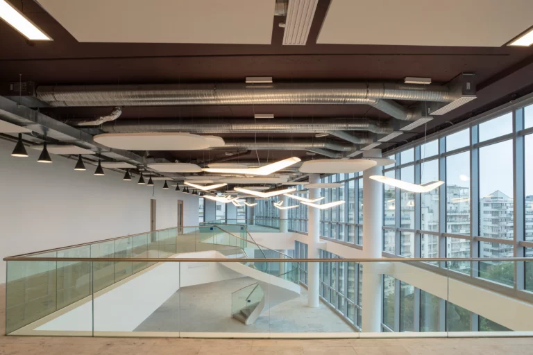 installation-des-equipements-techniques-dune-entreprise-climatisation-electricite-eclairage