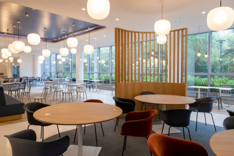 installation-dune-cafetaria-dans-des-locaux-dentreprise