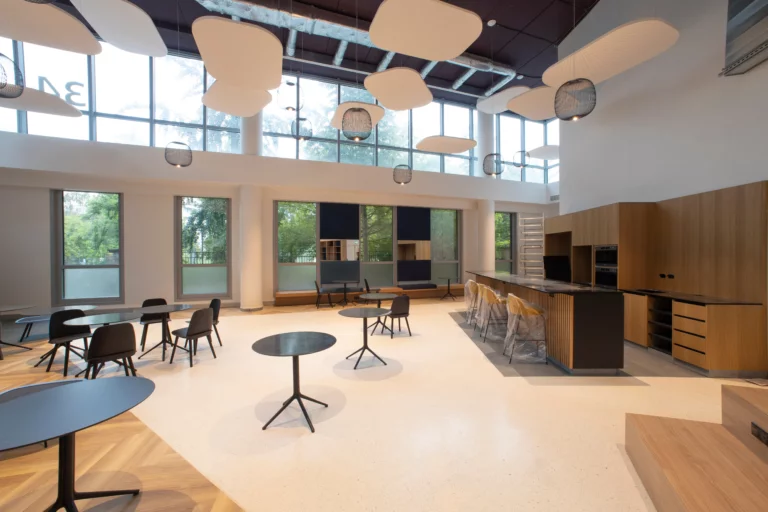 operation-de-renovation-totale-dans-les-espaces-professionnels-dune-entreprise