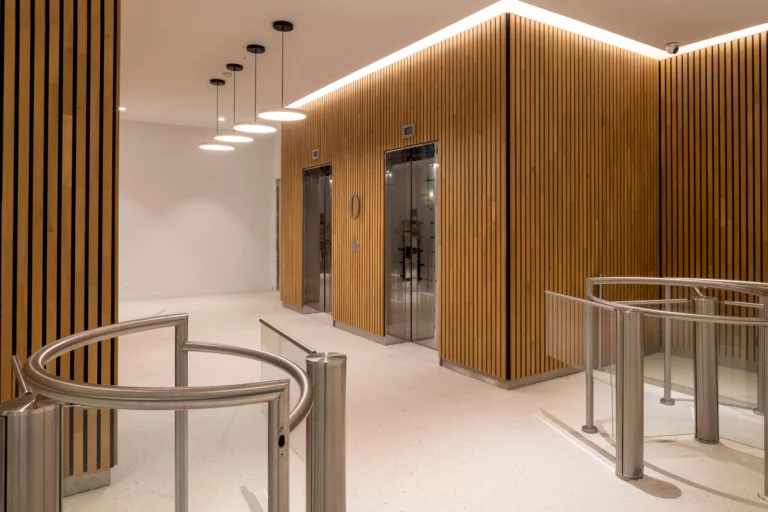 renovation-des-ascenceurs-entreprise-et-batiment-professionnel