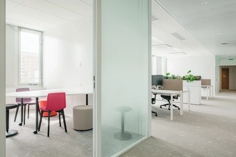 Image des bureaux avec cloisons