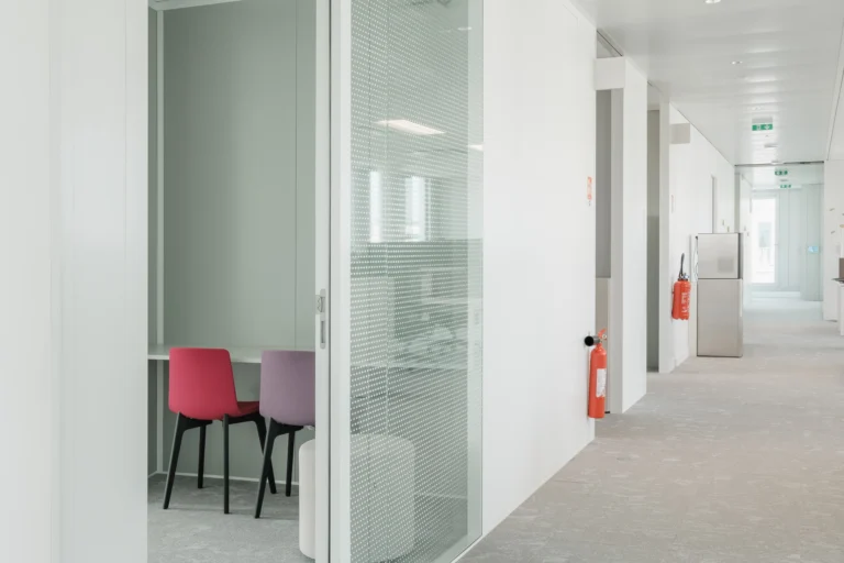 Image après travaux des couloirs de l’entreprise