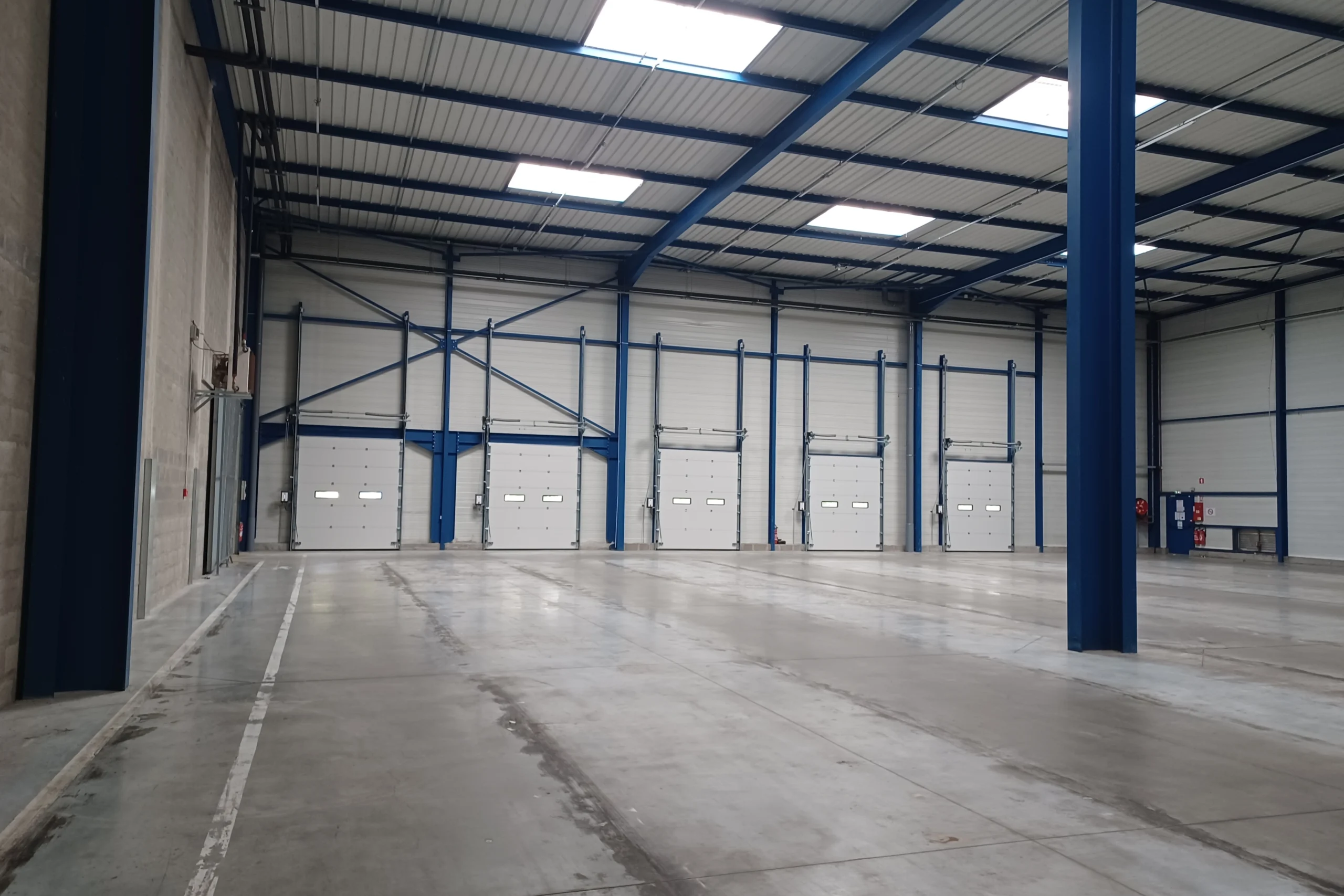 Rénovation de l’intérieur de l’entrepôt logistique