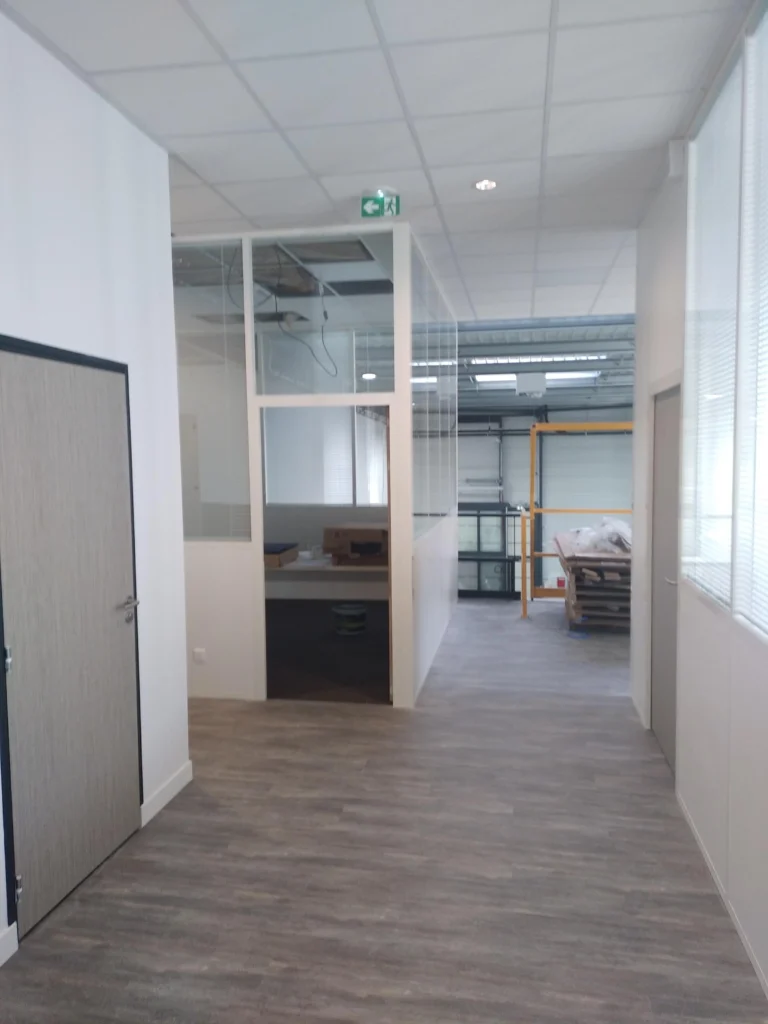 Modernisation des quais du bâtiment logistique et entrée du bâtiment