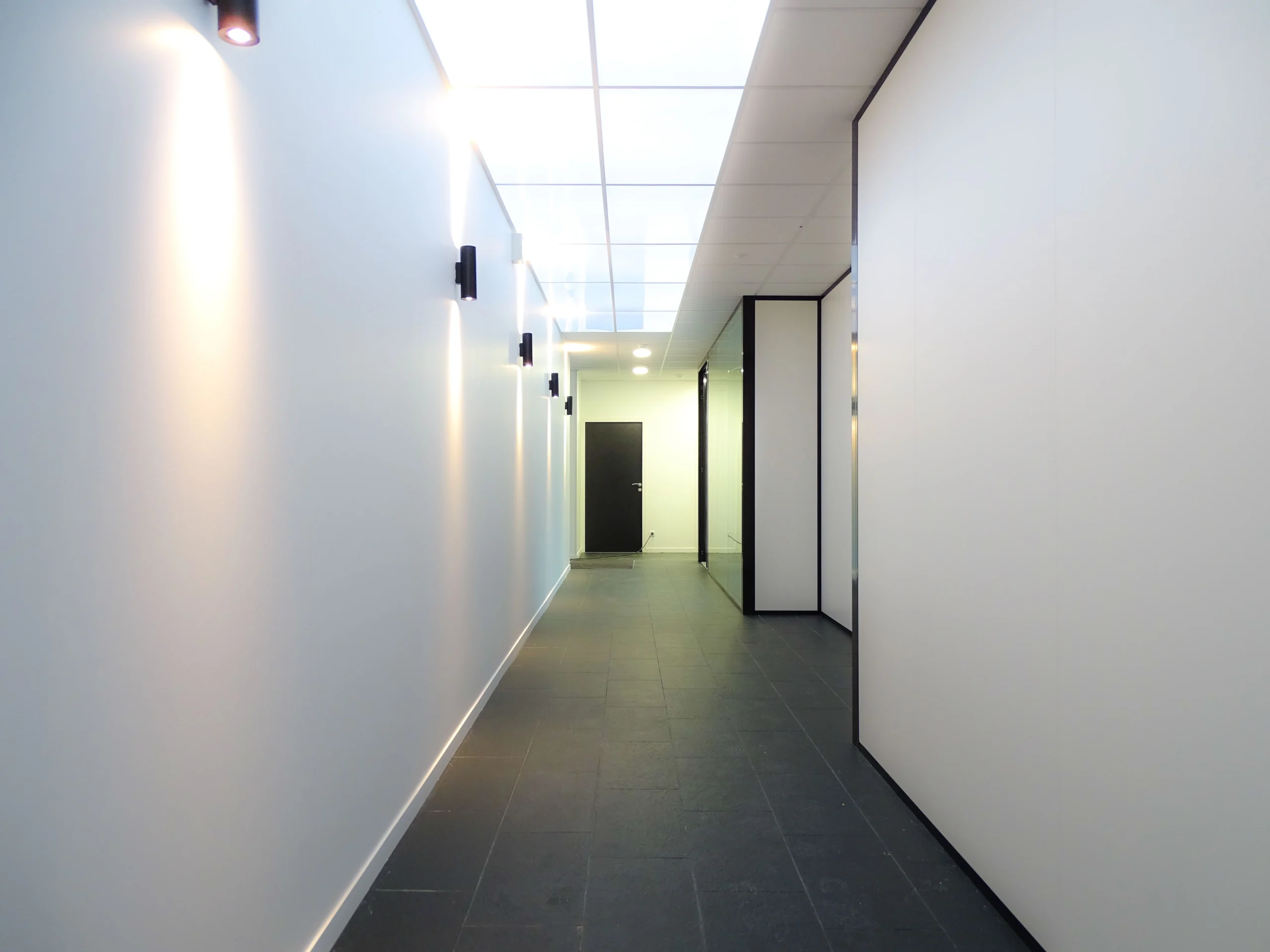 Rénovation des couloirs plateau de bureaux secteur industriel