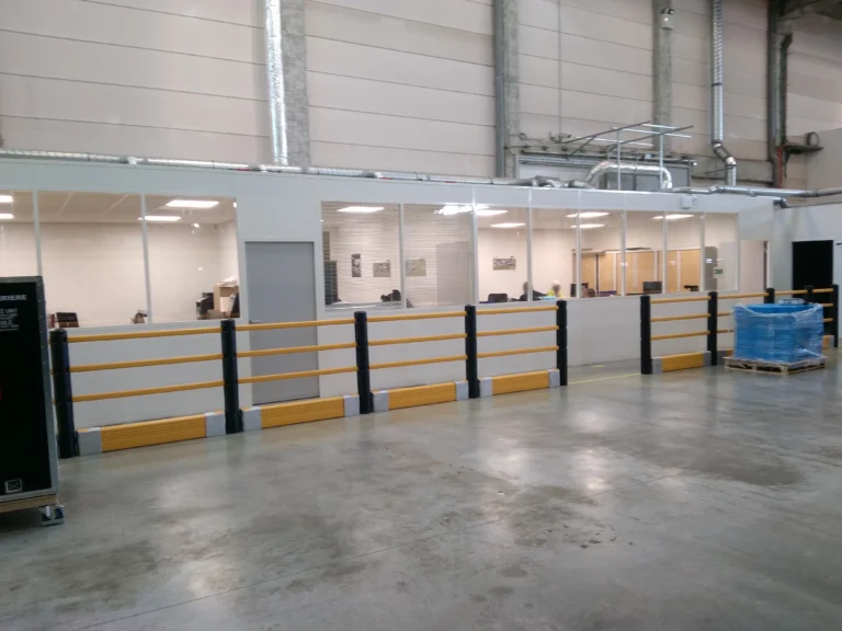 Aménagement des bureaux dans l’entrepôt logistique
