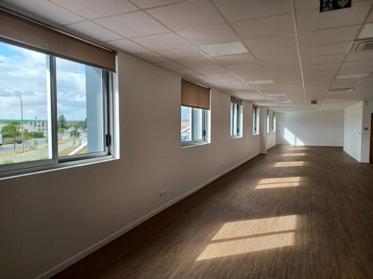 amenagement-bureaux-entrepot-industriel-travaux