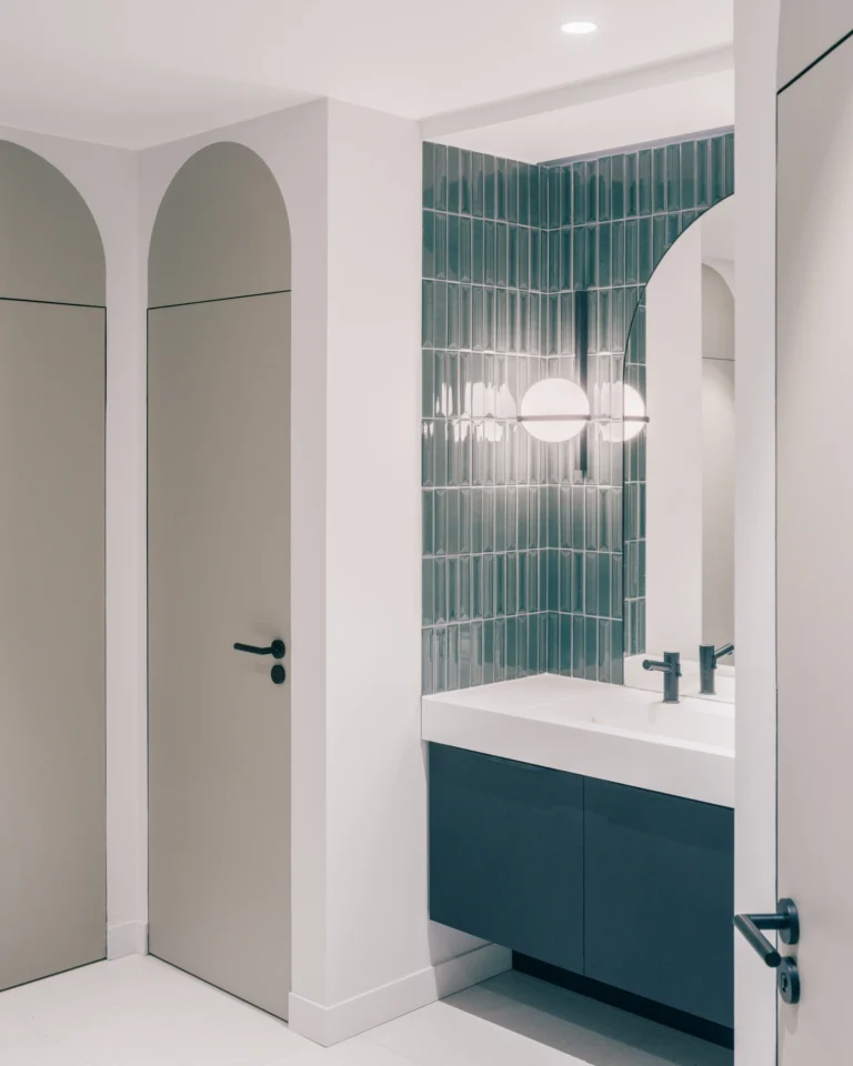 renovation-et-modernisation-des-sanitaires-de-bureaux-parisiens